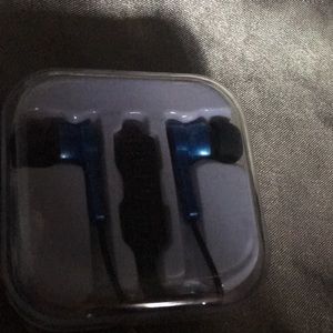 Microphone headphones